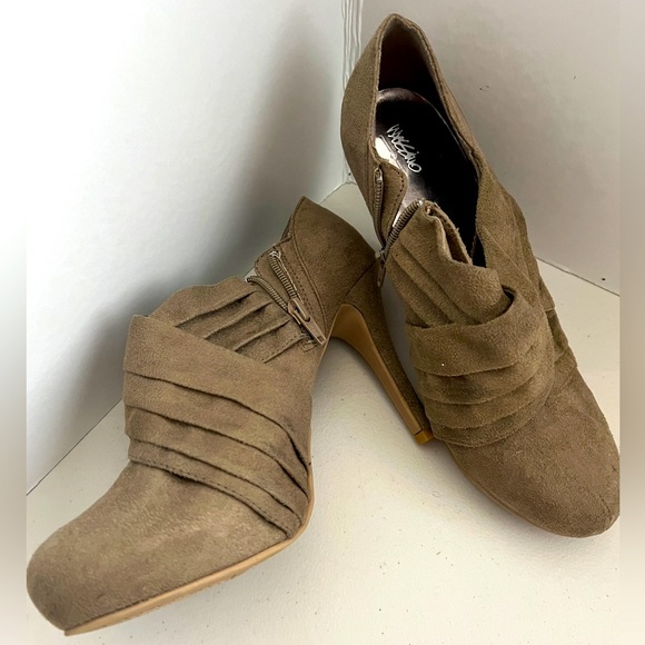 🤎👠MOSSIMO Tan Pleated High Heel Zipper Booties NWT - Picture 1 of 6